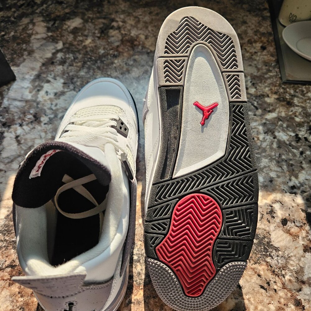 Air Jordan 4 Retro Cement Grey - Picture 4 of 5
